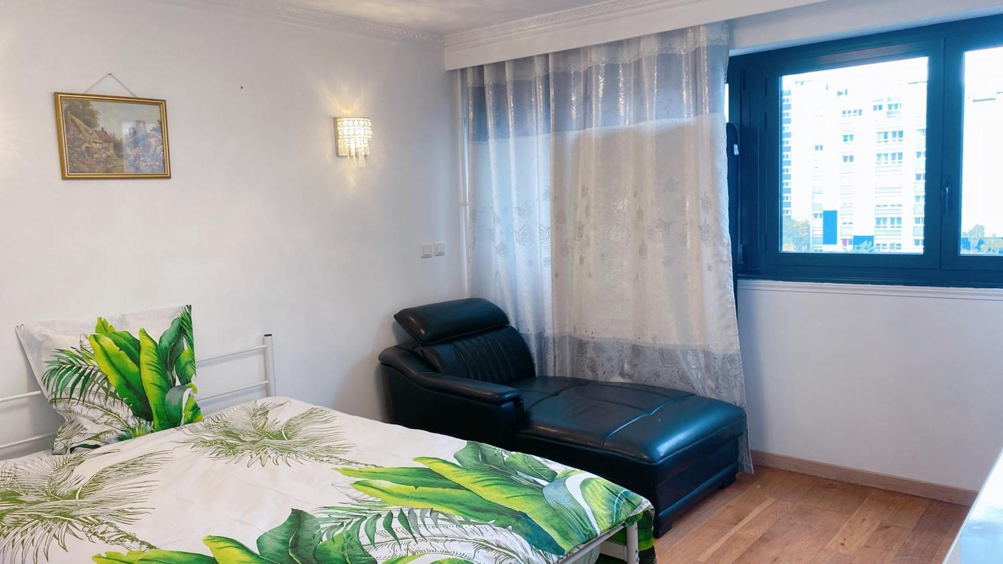 Homestay Paris 2-6 *