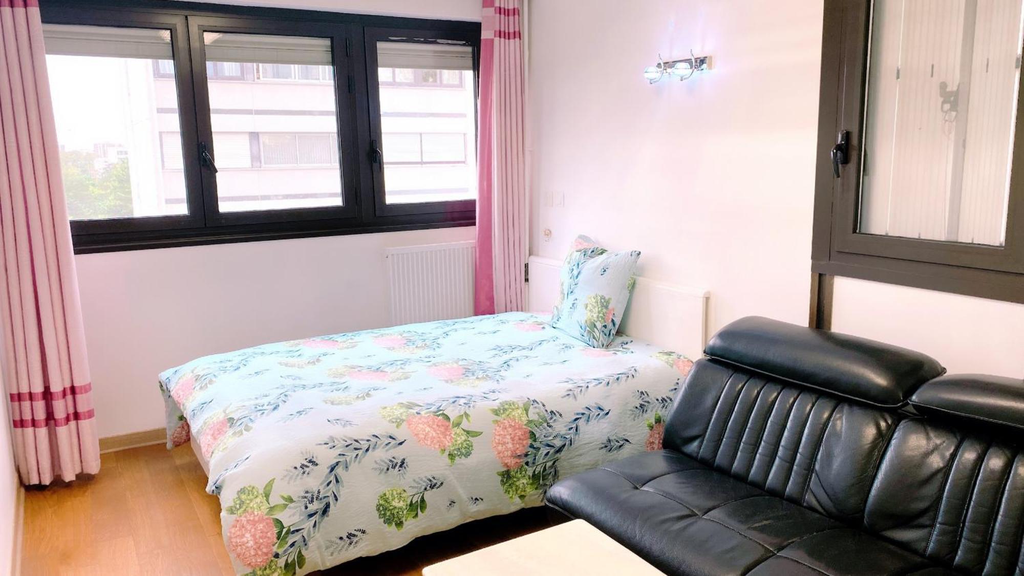 Homestay Paris 2-6 *